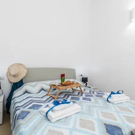 Rotondo Dream With Shared Pool - Happy Apartment *